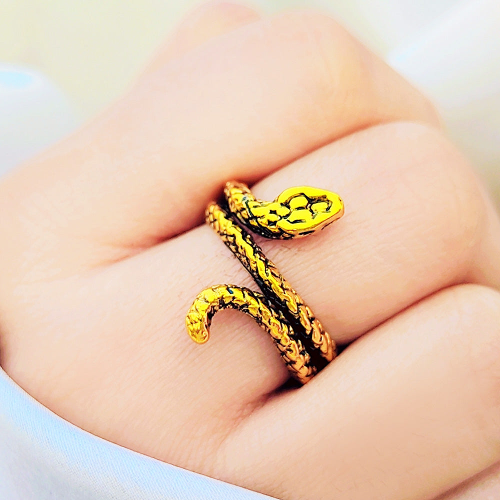 Adjustable Stylish Snake Ring - Golden