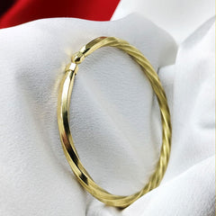 Attractive Twist Cuff Bangle Bracelet (Men & Women)